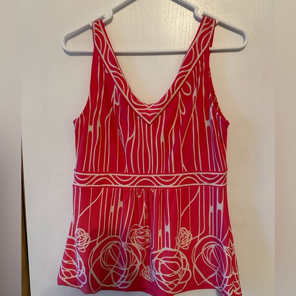 BCBG V-Neck Tank in Hot Pink with White Design - Size M - Picture 3 of 3